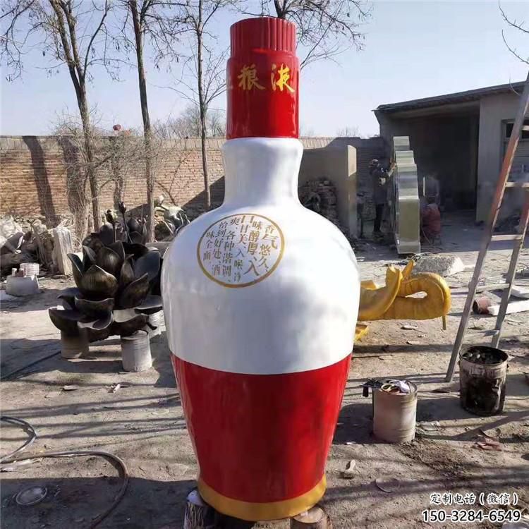 酒瓶雕塑廠家，景區廣場擺件，玻璃鋼酒瓶雕塑制作