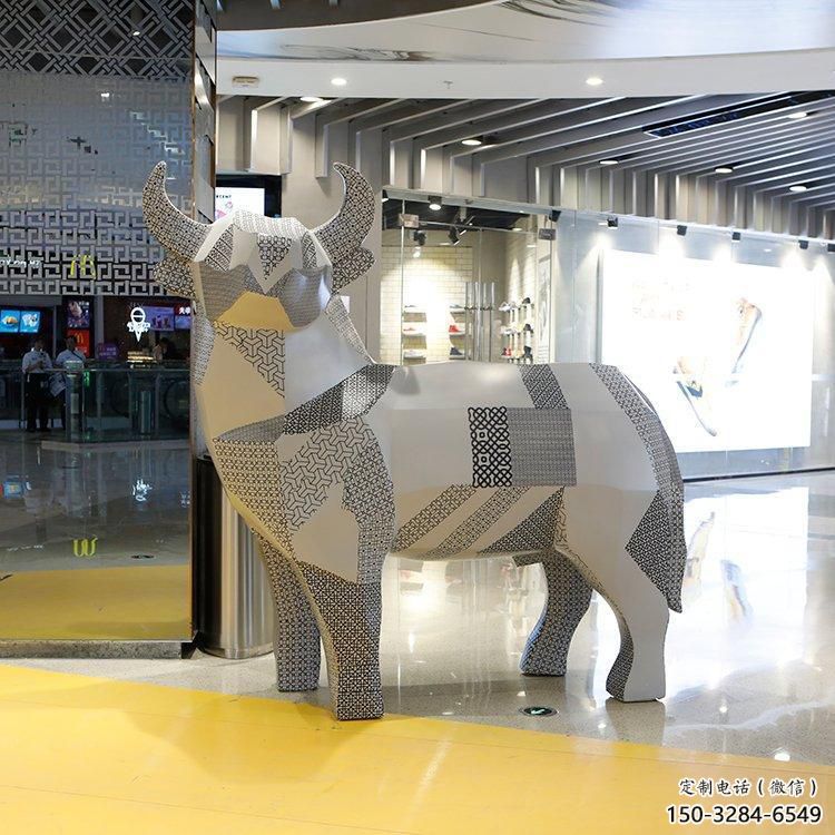 操場小牛雕塑，景觀題材，幾何工藝