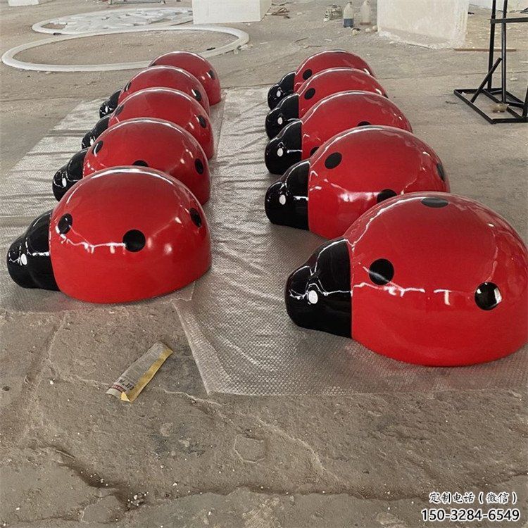 廣場(chǎng)蟲子雕塑，卡通水景雕塑，抽象效果