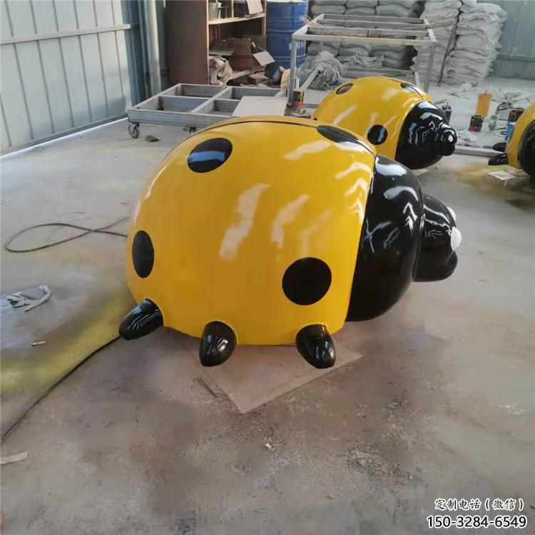 售樓部瓢蟲雕塑，噴砂發光雕塑，彩繪題材