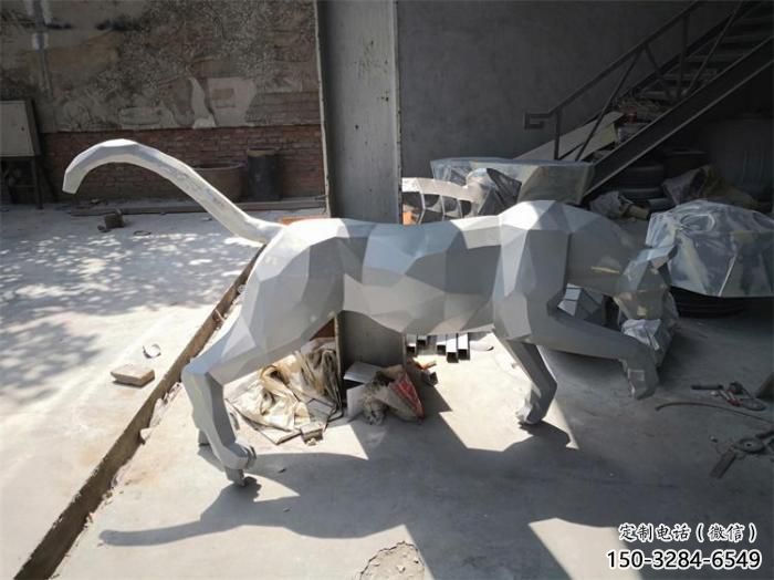 售樓部獵豹雕塑，噴砂發光雕塑，彩繪題材