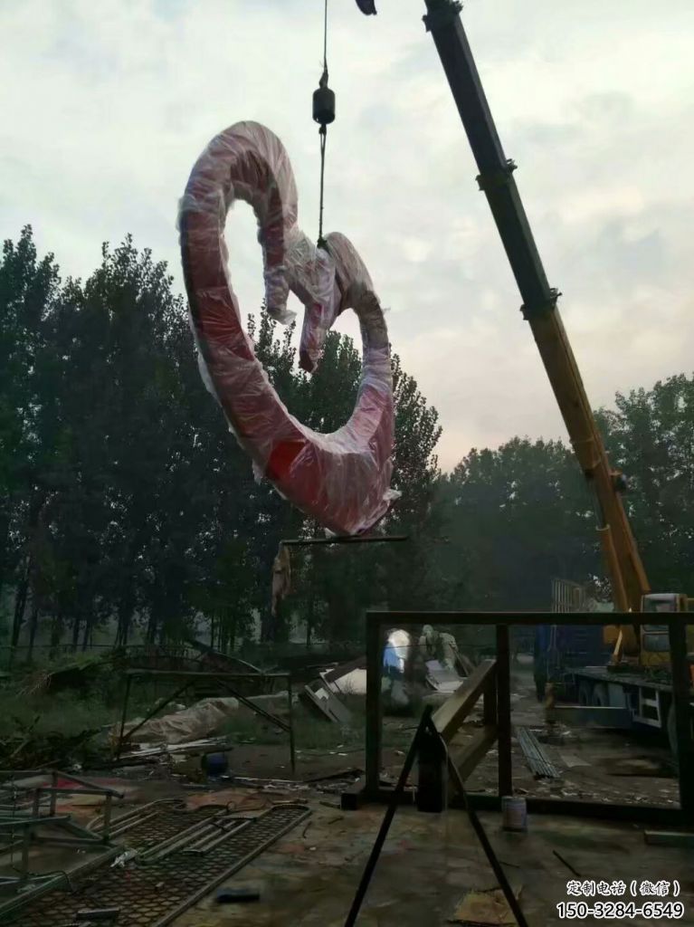 大型商場心形雕塑 仿真桃心雕塑 烤漆愛情雕塑