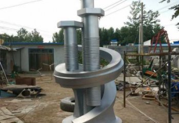 啞光齒輪雕塑 拉絲工業(yè)雕塑 步行街機(jī)械雕塑