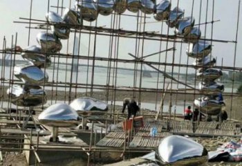 鵝卵石門頭雕塑，創(chuàng)意藝術(shù)設(shè)計，不銹鋼景觀大門雕塑