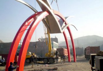 現(xiàn)代大門雕塑