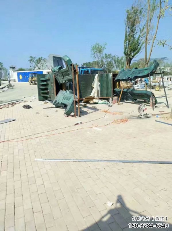 現(xiàn)場安裝青銅鼎雕塑