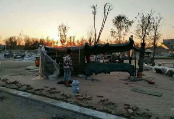 安裝青銅鼎雕塑