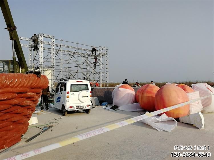 桃子景觀雕塑批發(fā)，街頭藝術(shù)，桃子果籃雕塑展品