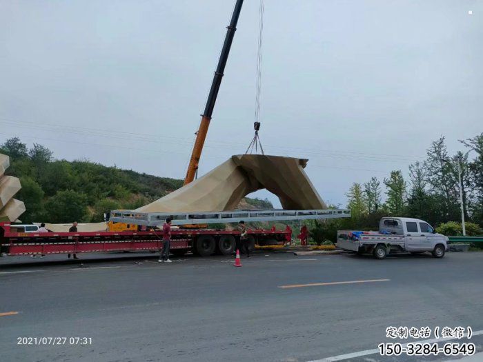 城市景觀握手雕塑安裝，不銹鋼標(biāo)識雕塑