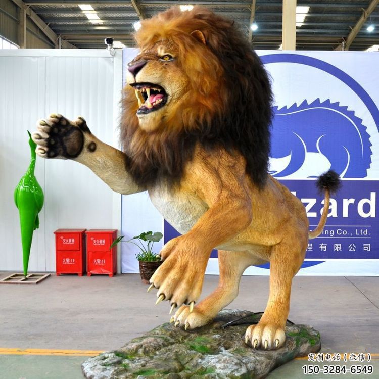 動物獅子雕塑廠家，仿真玻璃鋼景觀動物雕塑