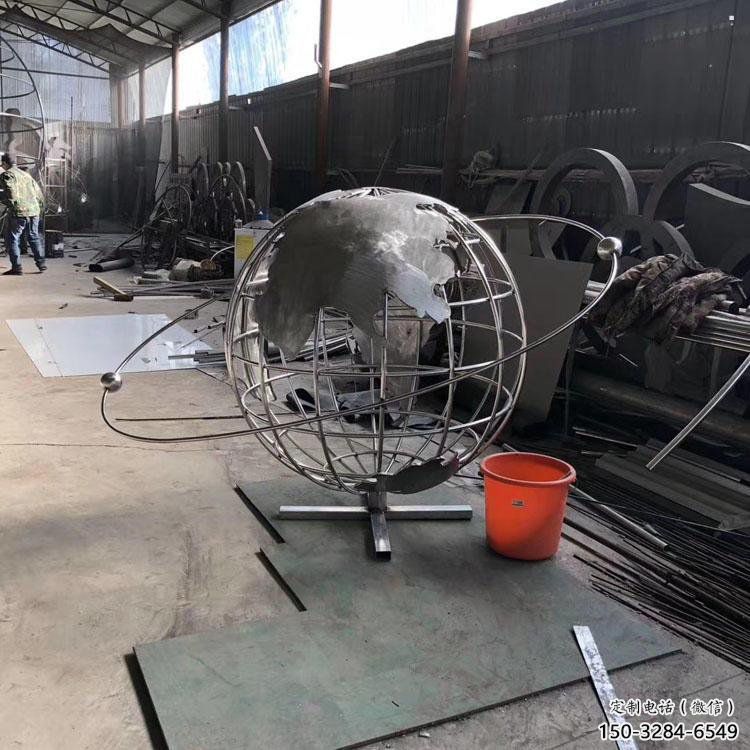 地球儀雕塑生產(chǎn)，透雕系列，鏡面地球儀雕塑生產(chǎn)商