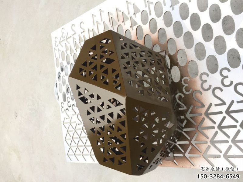 噴漆鵝卵石雕塑