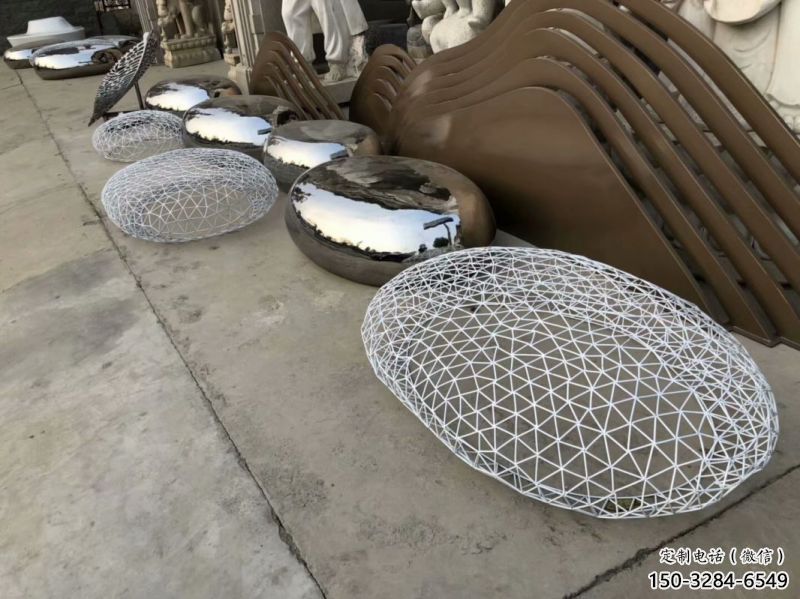 操場(chǎng)坐凳雕塑，鏤空景觀雕塑，噴砂制造