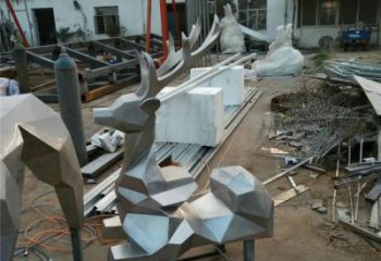 公園小鹿雕塑定做，小區擺件，鏡面切面小鹿雕塑制作