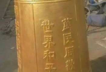 鎏金雕塑八卦紋銅鐘