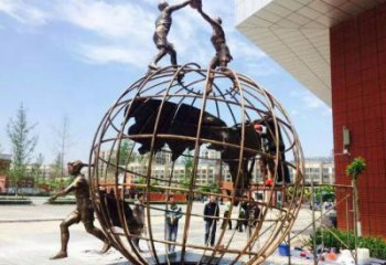 地球儀雕塑供應(yīng)，地標(biāo)擺件，地球儀人物雕塑制造廠家