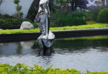 乘船人雕塑指用，小區(qū)擺件，廣場不銹鋼乘船人雕塑制作