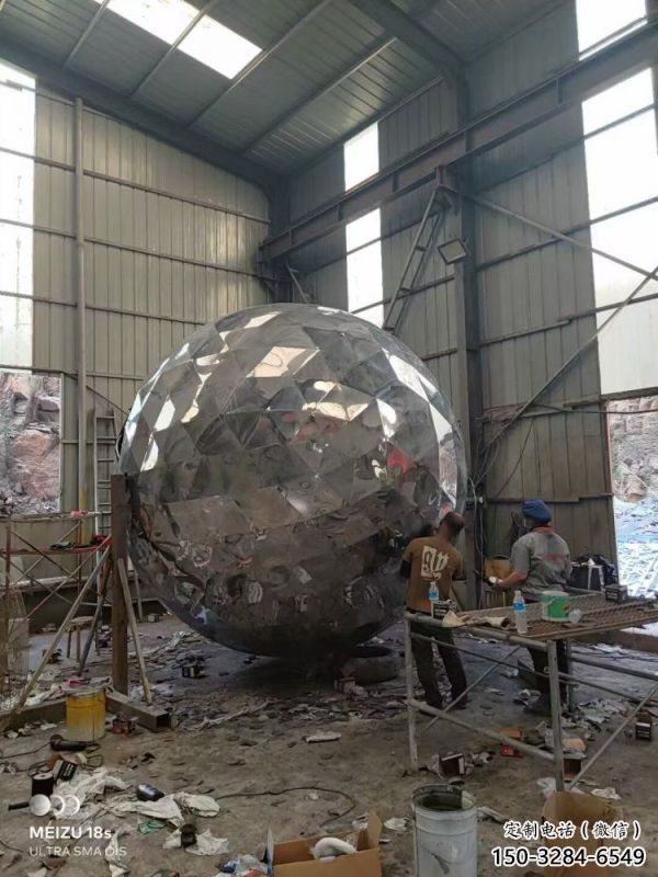 鏡面球雕塑廠家，公園小品，不銹鋼球雕塑訂做