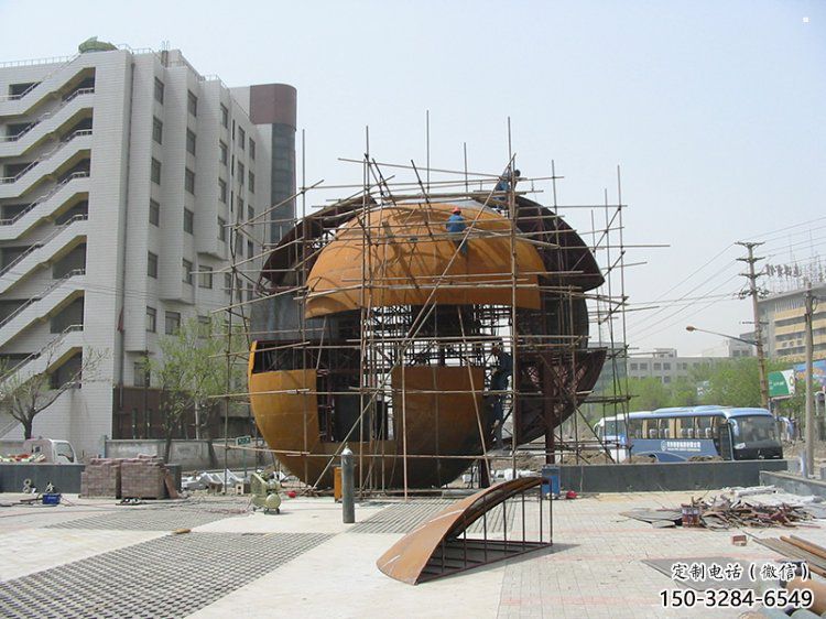 鏤空球雕塑精選，彩鋼制作，異形鏤空球雕塑工廠