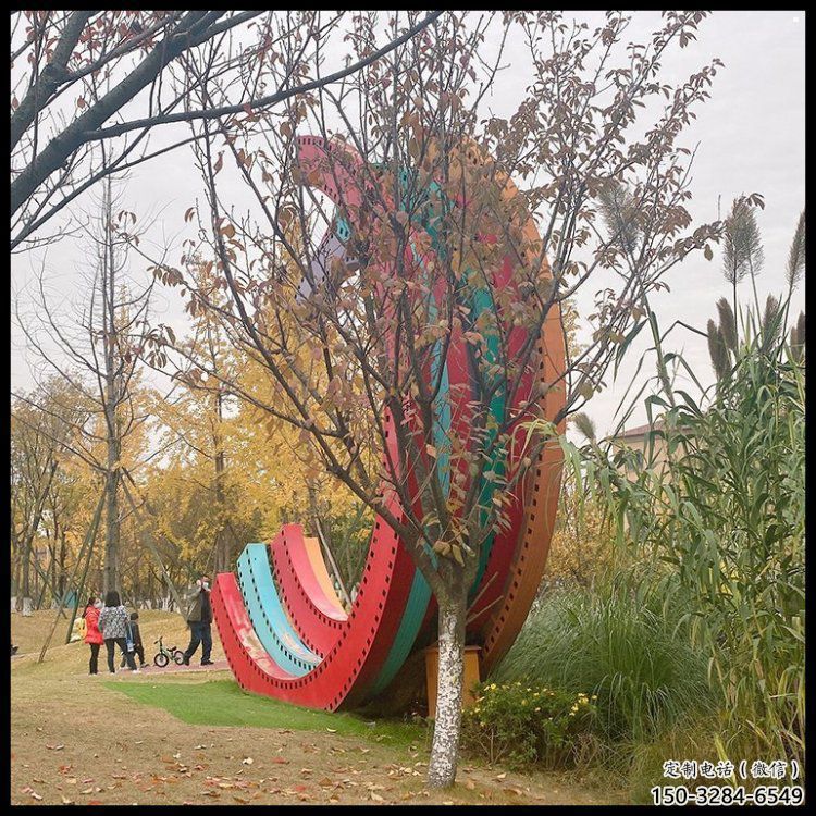 現(xiàn)代膠卷雕塑