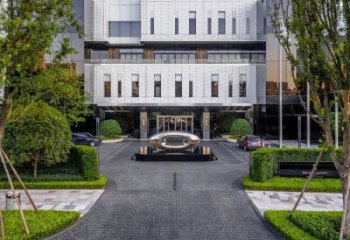 大型方孔球雕塑廠家，花園小品，不銹鋼方孔球雕塑常用