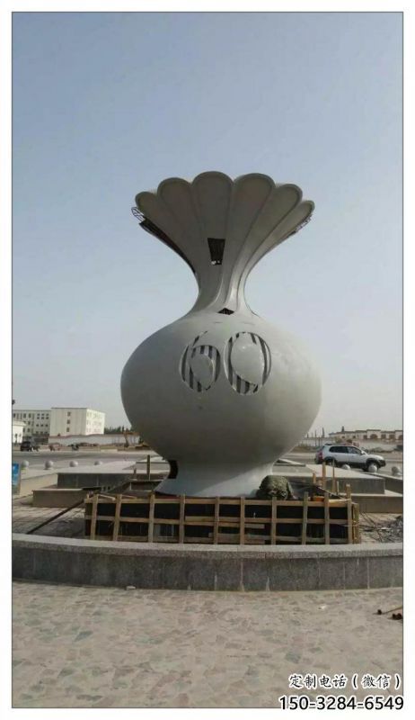 花瓶雕塑定做，城區(qū)小品，裝飾玻璃鋼花瓶雕塑定價