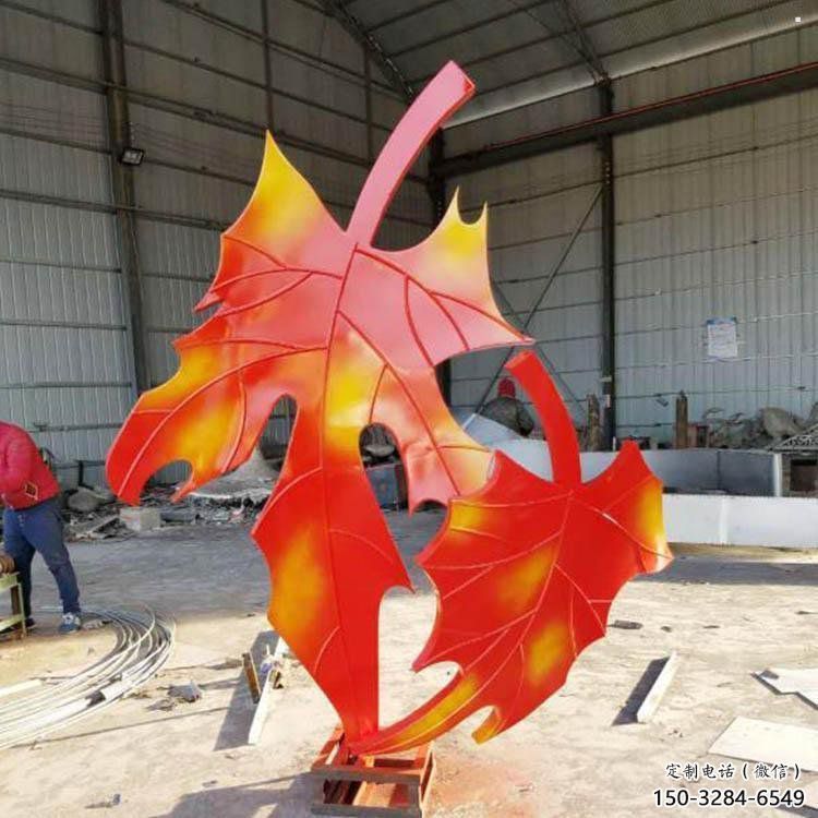 彩繪楓葉雕塑通用，花園小品，不銹鋼烤漆楓葉雕塑優(yōu)價(jià)