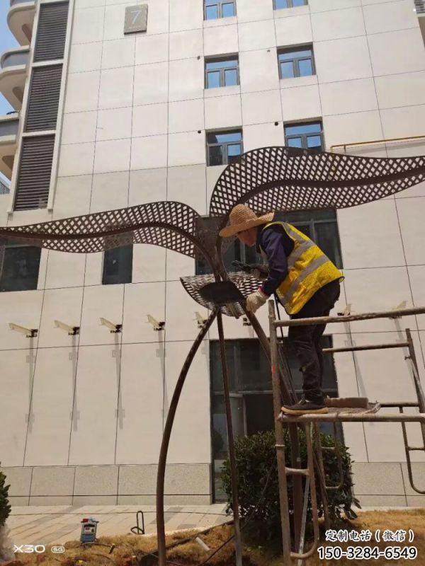 仿真樹葉雕塑生產(chǎn)，城市裝飾，彩繪仿真樹葉雕塑選定