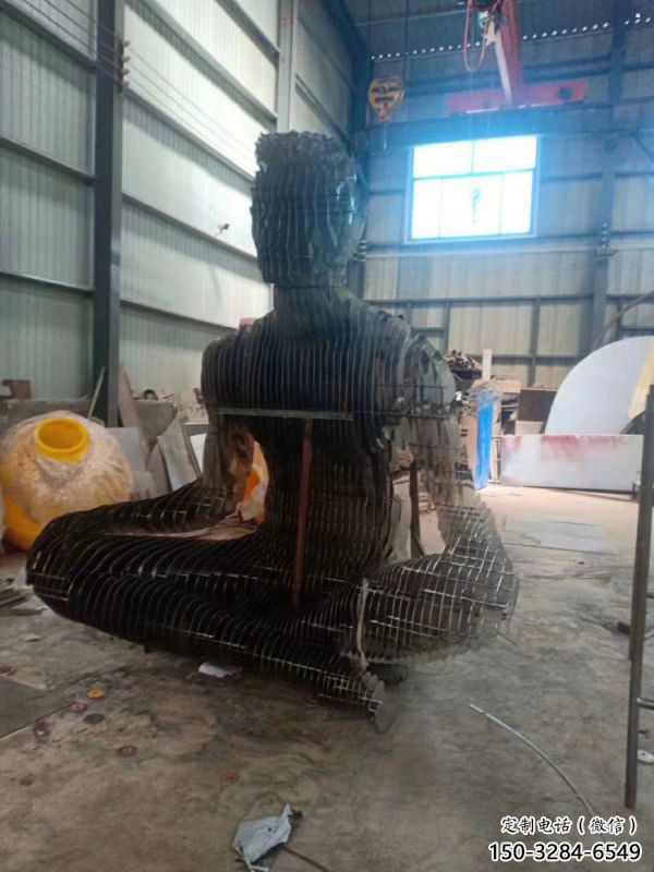 現代鏤空人物雕塑優選，圓雕體系，鐵藝坐式人物雕塑選定