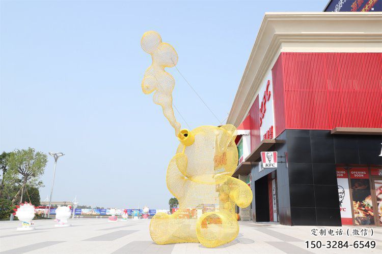 大型熊貓雕塑制作，花園小品，鏤空熊貓雕塑廠家