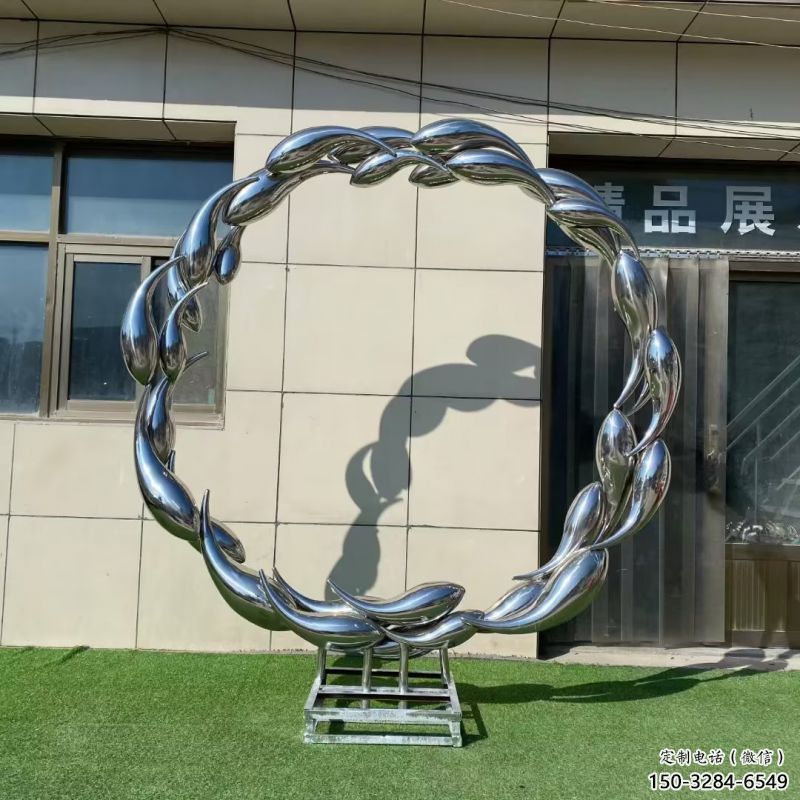 金魚雕塑訂做特供，室外軟裝，標志圓環(huán)金魚雕塑供應