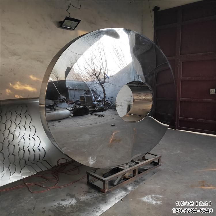 圓鏡雕塑優選，景區案例，抽象不銹鋼圓鏡雕塑選用