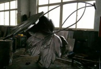 楓葉雕塑服務商，噴泉雕塑，不銹鋼楓葉雕塑訂做廠家