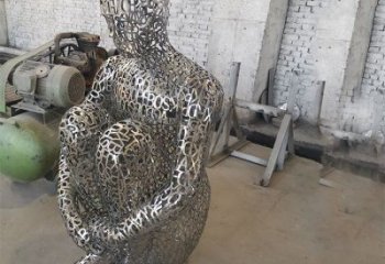 鏤空人物雕塑選定，美陳雕塑，現代鐵藝字母人物雕塑優(yōu)選