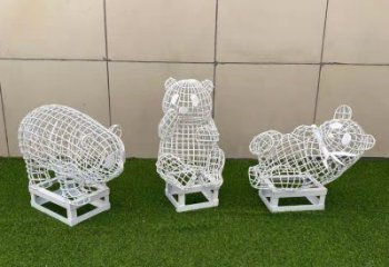 廣場熊貓雕塑優(yōu)價，鋼管組合，鏤空熊貓雕塑廠家