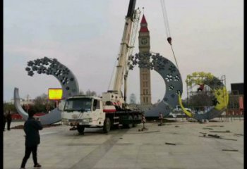 住宅小區月牙雕塑