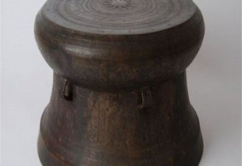 銅鼓雕塑專供，景區(qū)雕塑，城市銅鼓雕塑提供
