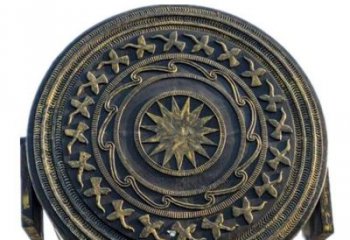 銅鼓雕塑專供，校園雕塑，小區(qū)銅鼓雕塑標(biāo)準(zhǔn)