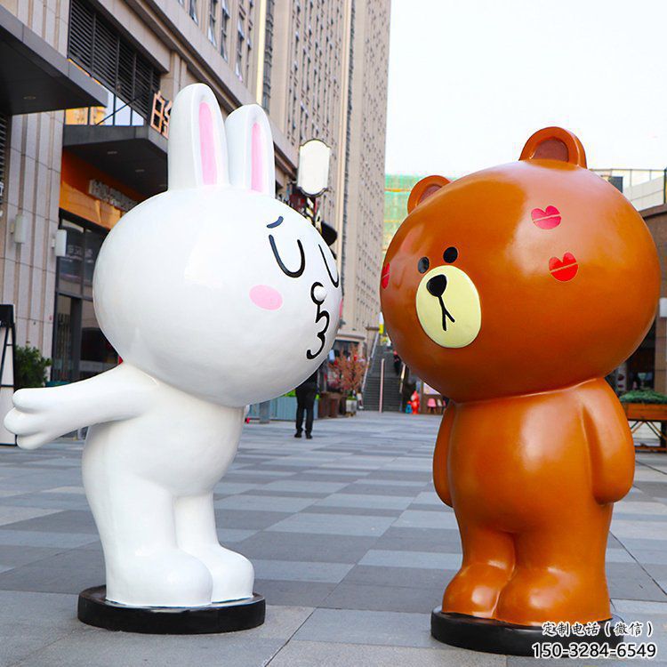 南寧步行街布朗熊雕塑，玻璃鋼動(dòng)物雕塑，卡通方式