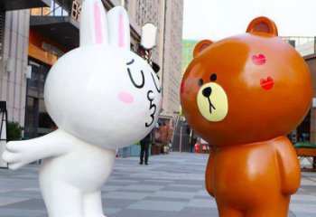 白銀步行街布朗熊雕塑，玻璃鋼動物雕塑，卡通方式