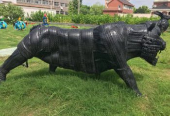 甘南輪胎牛雕塑承接，鍛造工藝，仿銅輪胎牛雕塑訂做
