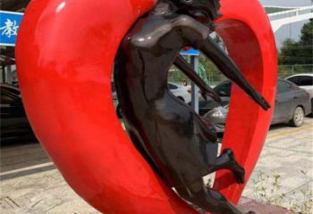 藁城草地心形人物雕塑