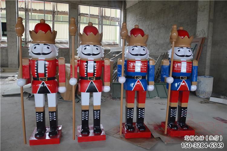 大東公園撲克雕塑