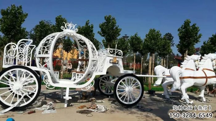 萬(wàn)柏林廣場(chǎng)馬車雕塑