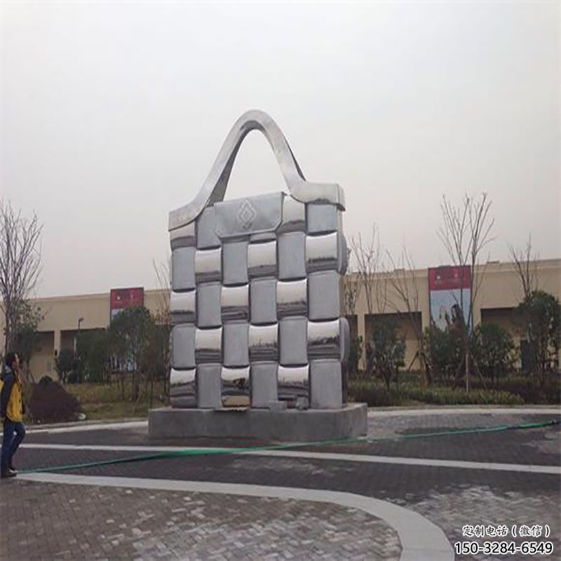 萬柏林景觀背包雕塑優選，陸地擺件，園林不銹鋼背包雕塑供應