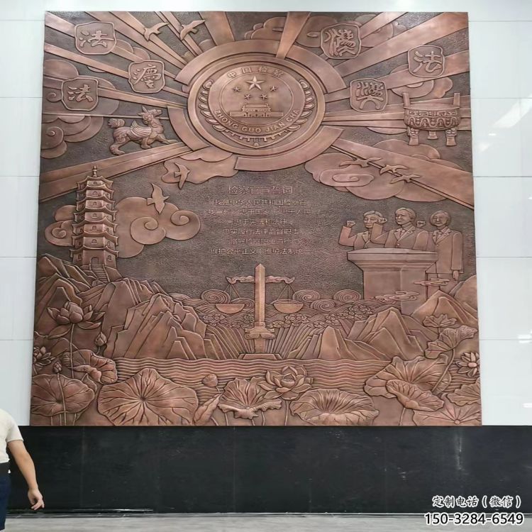 阿勒泰大門口校徽雕塑